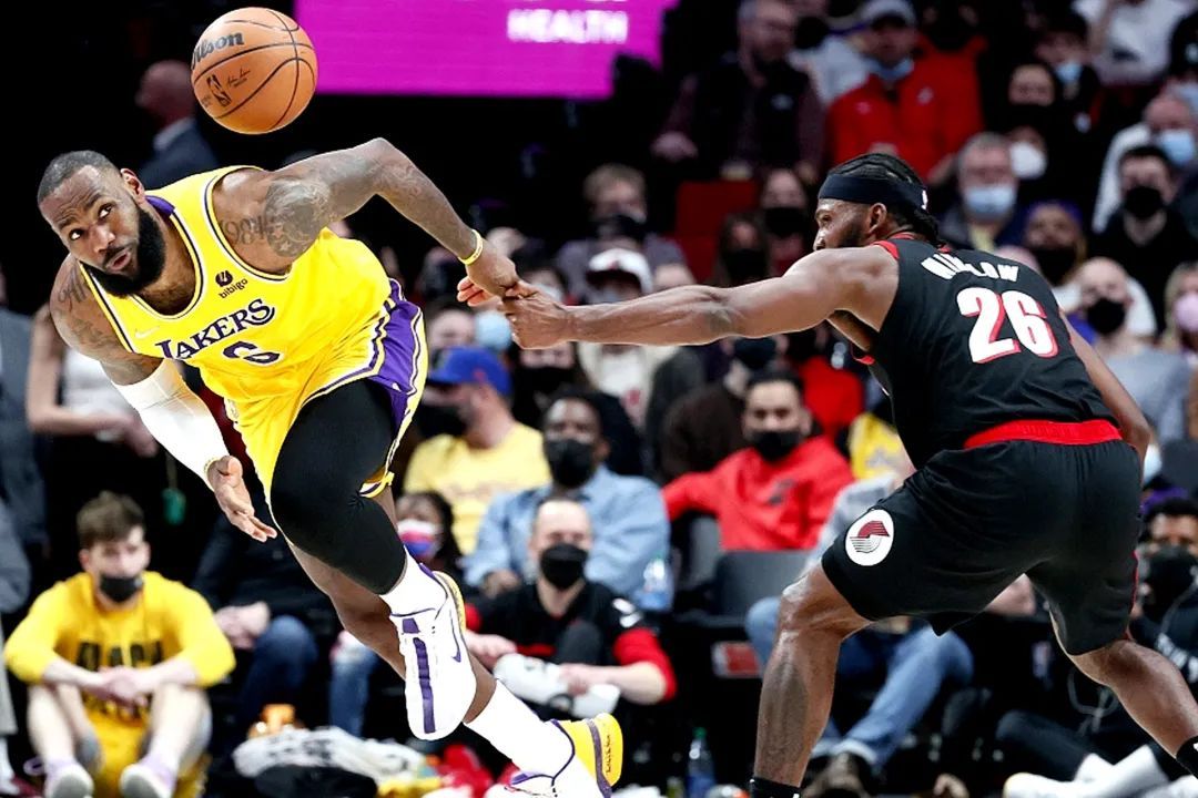 波特兰开拓者发布备战花絮，关键时刻门线救险，CBA季后赛任务艰巨，细节决定成败的简单介绍-爱游戏